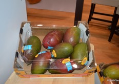 Palmer mangos from Brazil on display in the CarbAmericas booth.